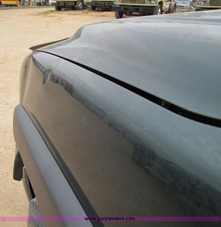 image for item 8430 2002 Chevrolet Silverado C2500HD pickup truck