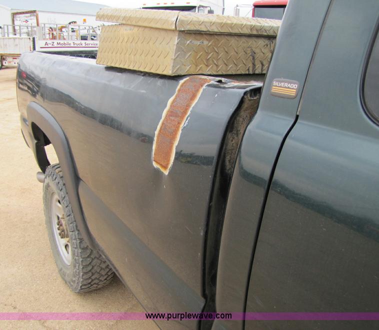 image for item 8430 2002 Chevrolet Silverado C2500HD pickup truck