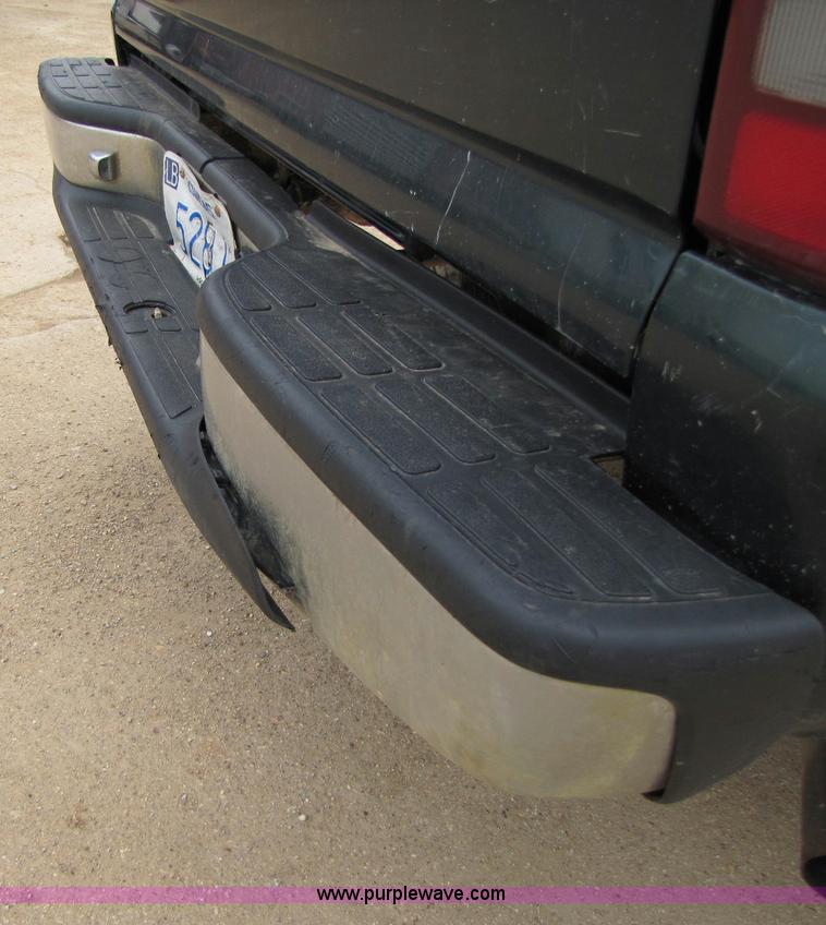 image for item 8430 2002 Chevrolet Silverado C2500HD pickup truck