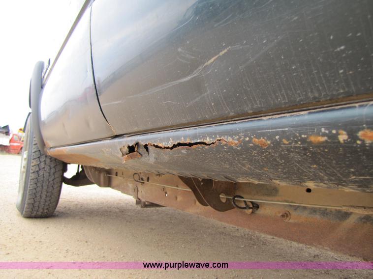 image for item 8430 2002 Chevrolet Silverado C2500HD pickup truck