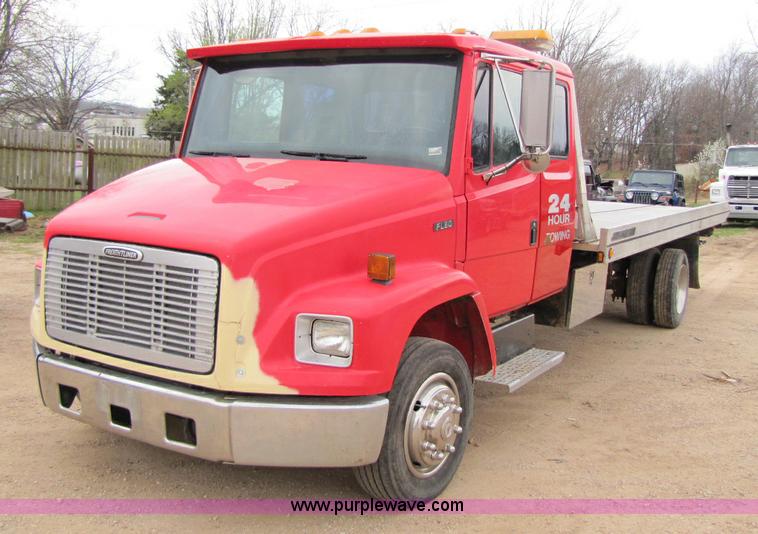 image for item 8432 1998 Freightliner FL60 Rollback truck