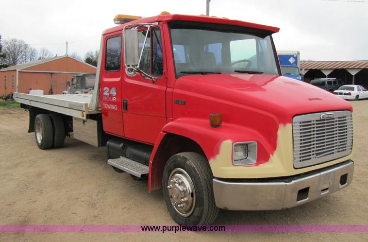 image for item 8432 1998 Freightliner FL60 Rollback truck