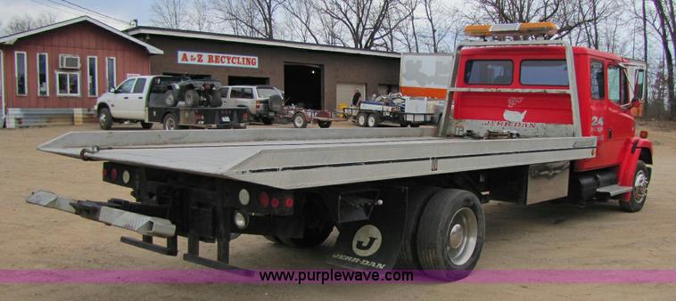 image for item 8432 1998 Freightliner FL60 Rollback truck
