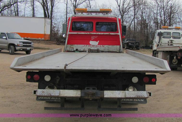 image for item 8432 1998 Freightliner FL60 Rollback truck