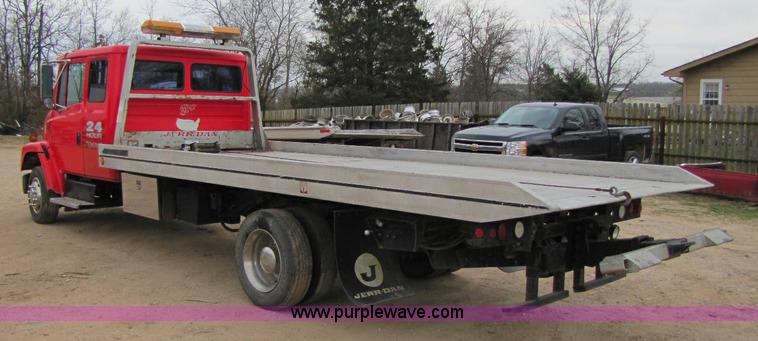 image for item 8432 1998 Freightliner FL60 Rollback truck