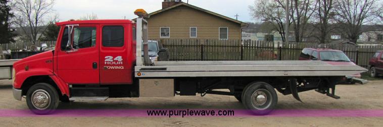 image for item 8432 1998 Freightliner FL60 Rollback truck