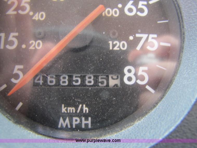 image for item 8432 1998 Freightliner FL60 Rollback truck