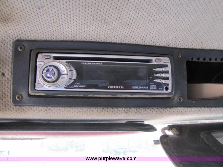 image for item 8432 1998 Freightliner FL60 Rollback truck