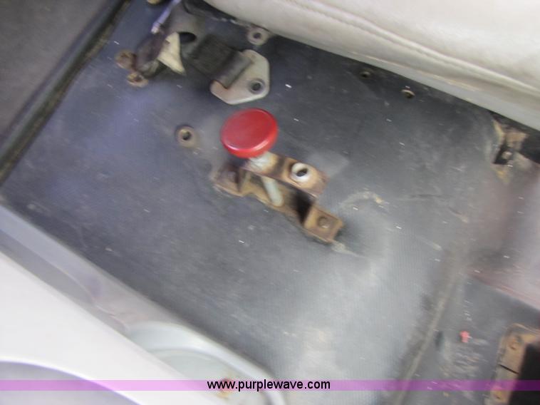 image for item 8432 1998 Freightliner FL60 Rollback truck