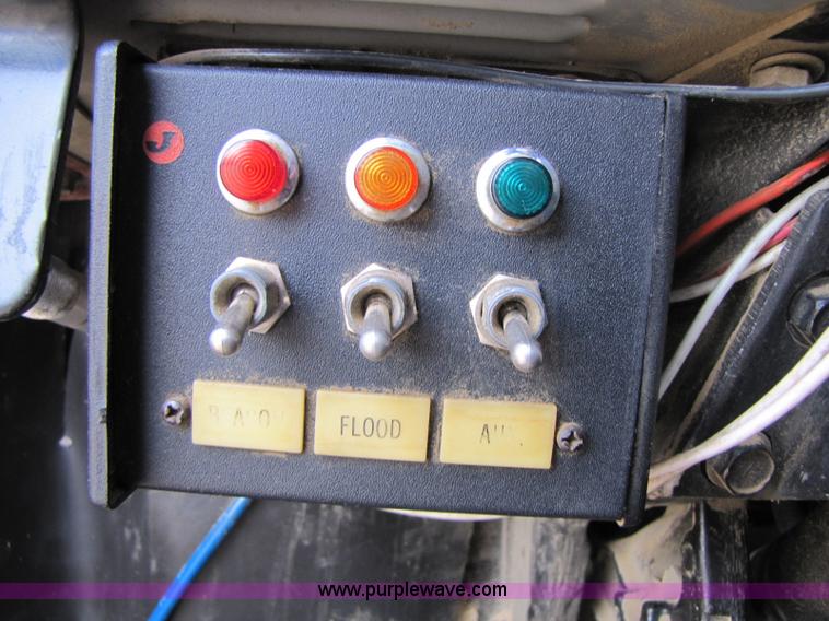 image for item 8432 1998 Freightliner FL60 Rollback truck