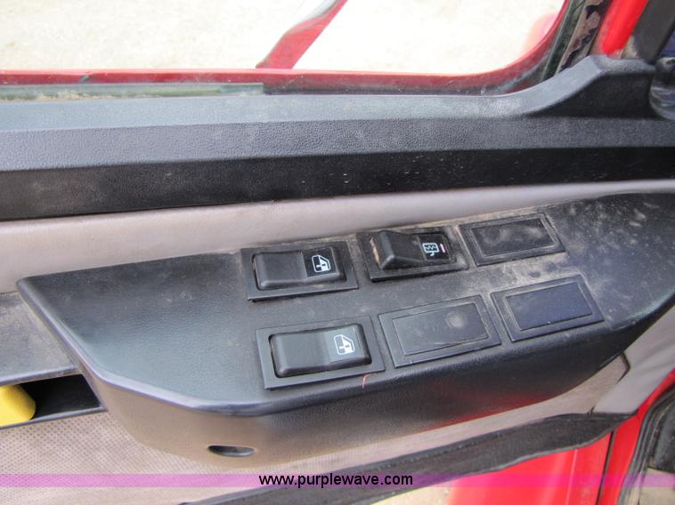 image for item 8432 1998 Freightliner FL60 Rollback truck