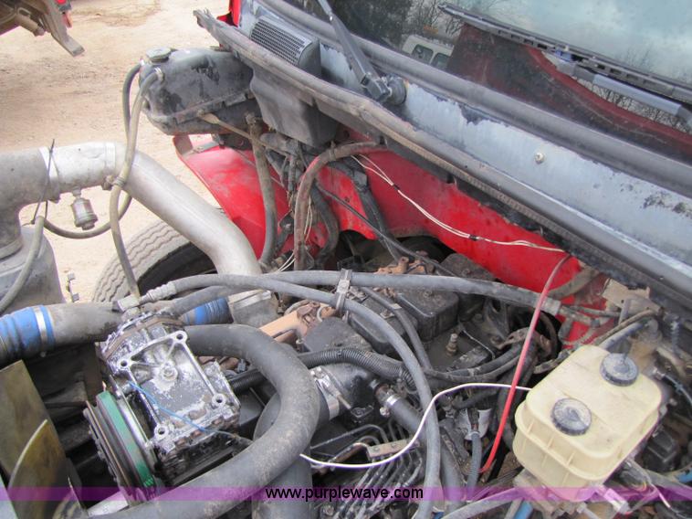 image for item 8432 1998 Freightliner FL60 Rollback truck