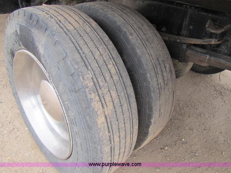 image for item 8432 1998 Freightliner FL60 Rollback truck