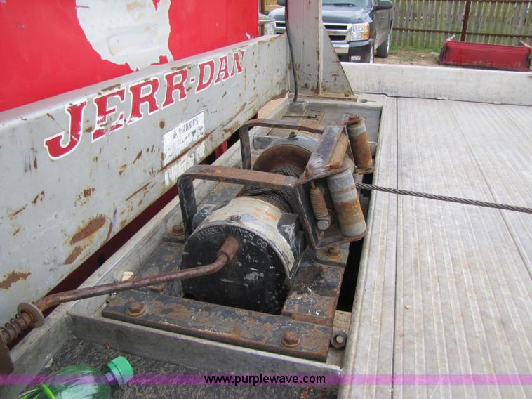 image for item 8432 1998 Freightliner FL60 Rollback truck