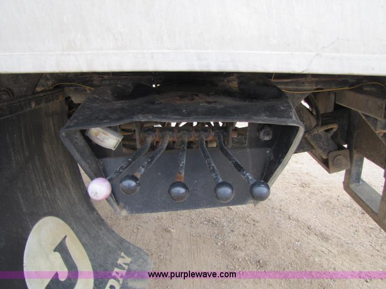 image for item 8432 1998 Freightliner FL60 Rollback truck
