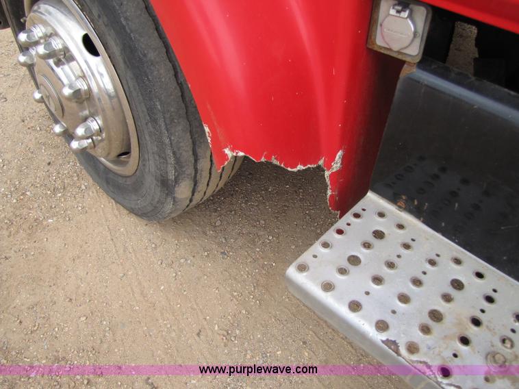 image for item 8432 1998 Freightliner FL60 Rollback truck