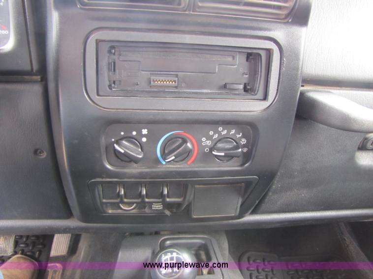 image for item 8434 2003 Jeep Wrangler Sport SUV