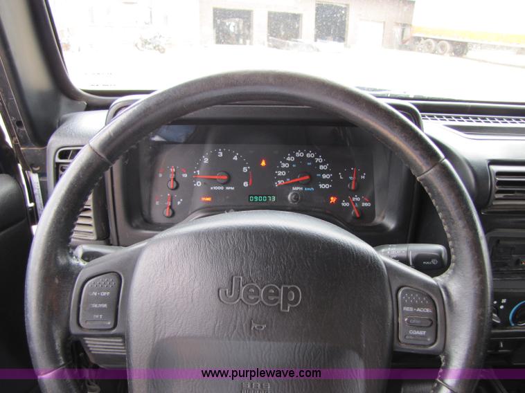 image for item 8434 2003 Jeep Wrangler Sport SUV