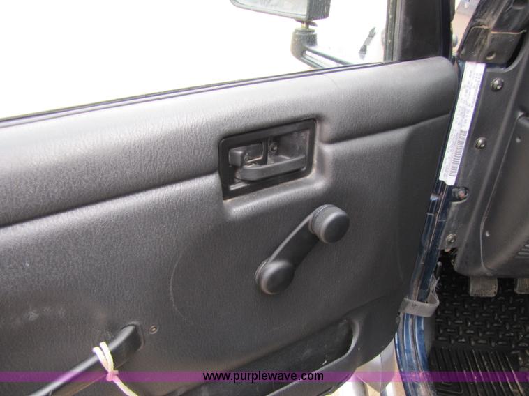 image for item 8434 2003 Jeep Wrangler Sport SUV