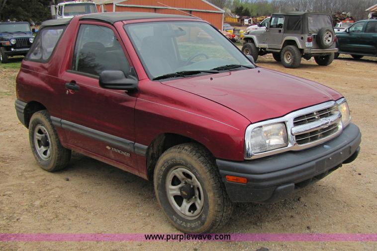 image for item 8436 2000 Chevrolet Tracker convertible SUV