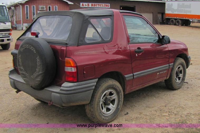 image for item 8436 2000 Chevrolet Tracker convertible SUV