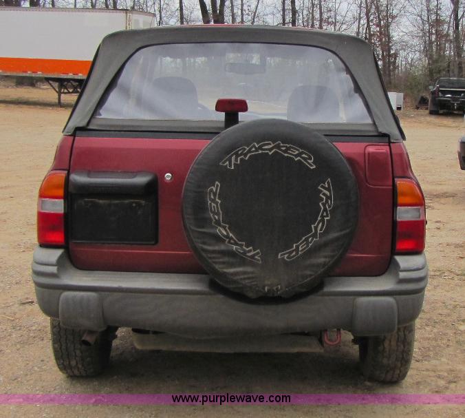 image for item 8436 2000 Chevrolet Tracker convertible SUV