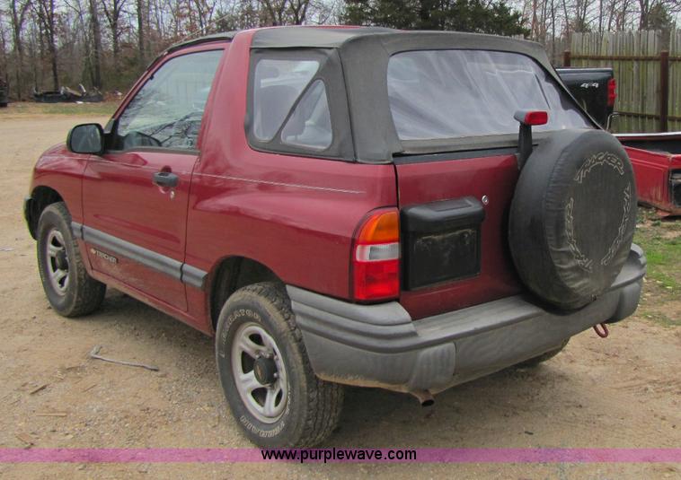 image for item 8436 2000 Chevrolet Tracker convertible SUV