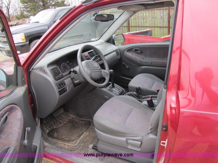 image for item 8436 2000 Chevrolet Tracker convertible SUV