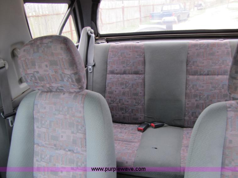 image for item 8436 2000 Chevrolet Tracker convertible SUV