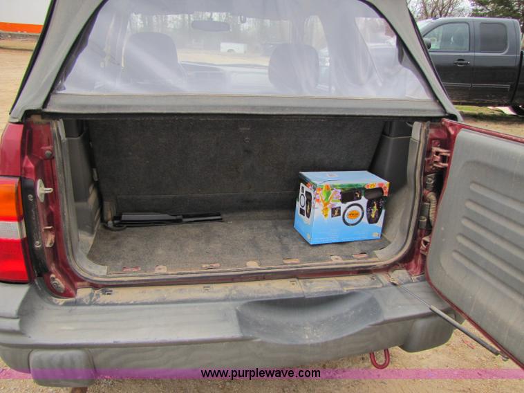 image for item 8436 2000 Chevrolet Tracker convertible SUV