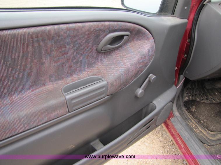 image for item 8436 2000 Chevrolet Tracker convertible SUV