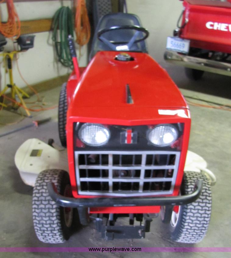 image for item 8480 Cub Cadet 582 Special riding mower