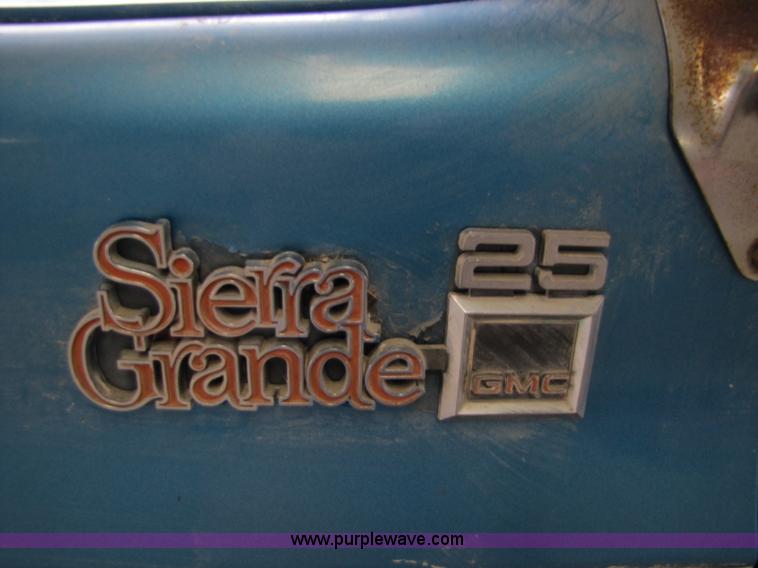 image for item 8483 1978 GMC Sierra Grande 25 Camper Special truck with camper