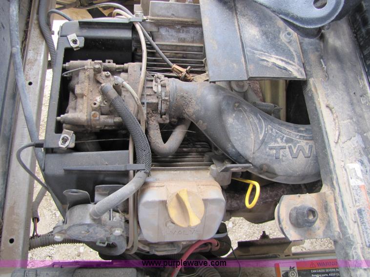 image for item 8486 2007 Club Car XRT1550G utility vehicle