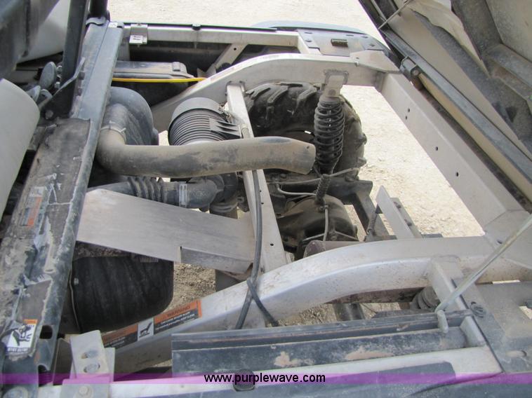 image for item 8486 2007 Club Car XRT1550G utility vehicle