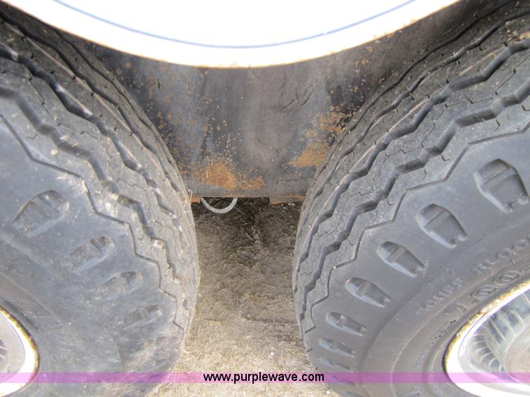 image for item 8511 1992 Titan 14' goose neck horse trailer with living quarters