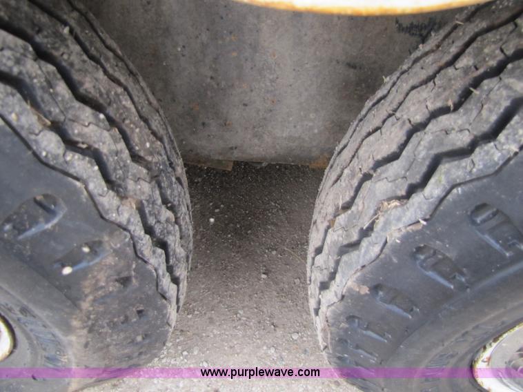 image for item 8511 1992 Titan 14' goose neck horse trailer with living quarters