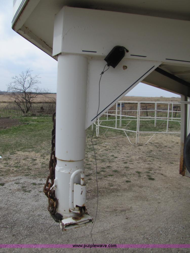 image for item 8511 1992 Titan 14' goose neck horse trailer with living quarters