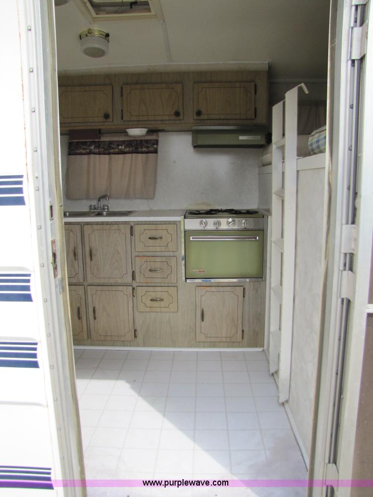 image for item 8511 1992 Titan 14' goose neck horse trailer with living quarters