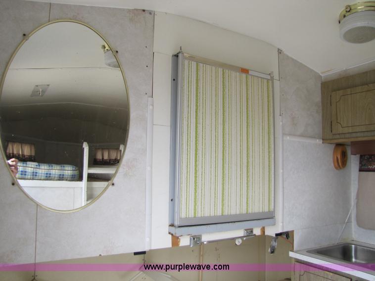 image for item 8511 1992 Titan 14' goose neck horse trailer with living quarters