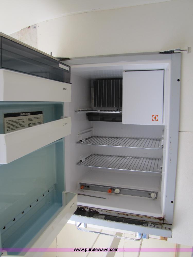 image for item 8511 1992 Titan 14' goose neck horse trailer with living quarters