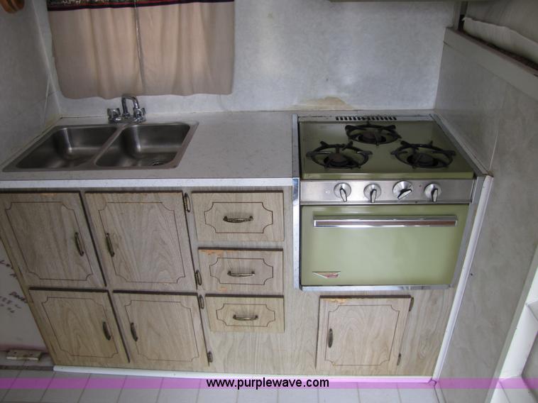 image for item 8511 1992 Titan 14' goose neck horse trailer with living quarters