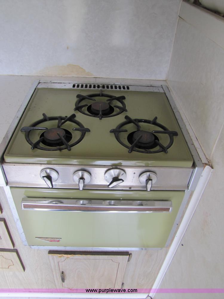 image for item 8511 1992 Titan 14' goose neck horse trailer with living quarters