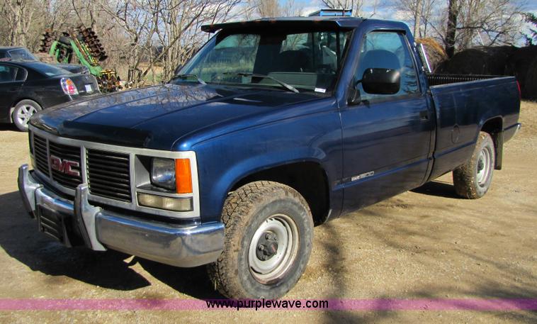 image for item 8513 1993 GMC Sierra C1500 SL pickup truck