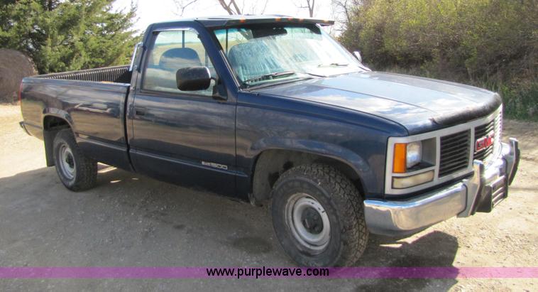 image for item 8513 1993 GMC Sierra C1500 SL pickup truck