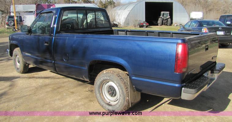 image for item 8513 1993 GMC Sierra C1500 SL pickup truck