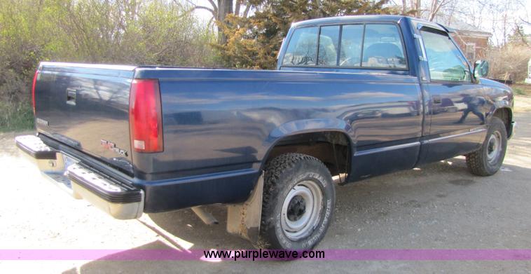 image for item 8513 1993 GMC Sierra C1500 SL pickup truck