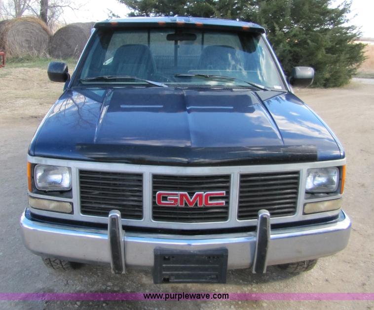 image for item 8513 1993 GMC Sierra C1500 SL pickup truck
