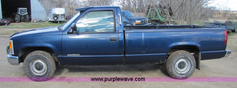 image for item 8513 1993 GMC Sierra C1500 SL pickup truck