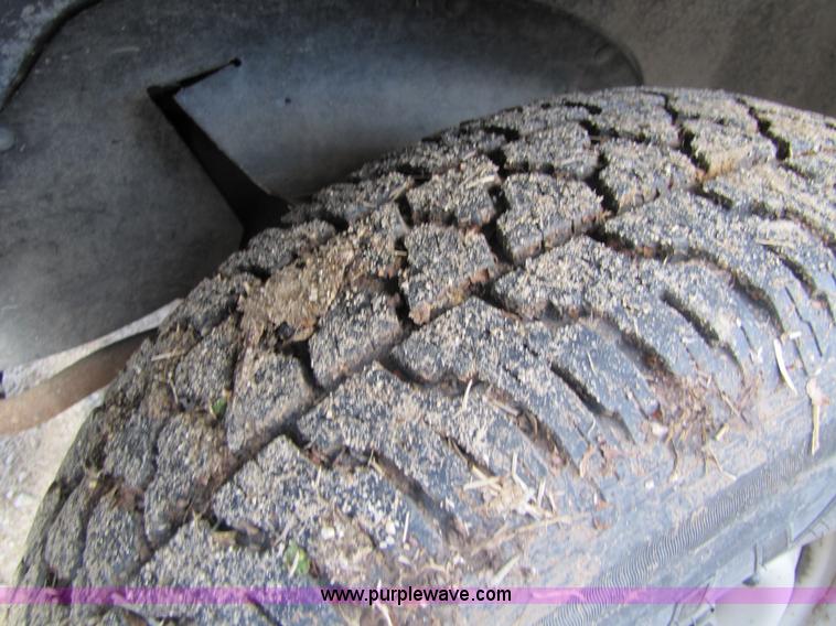 image for item 8513 1993 GMC Sierra C1500 SL pickup truck